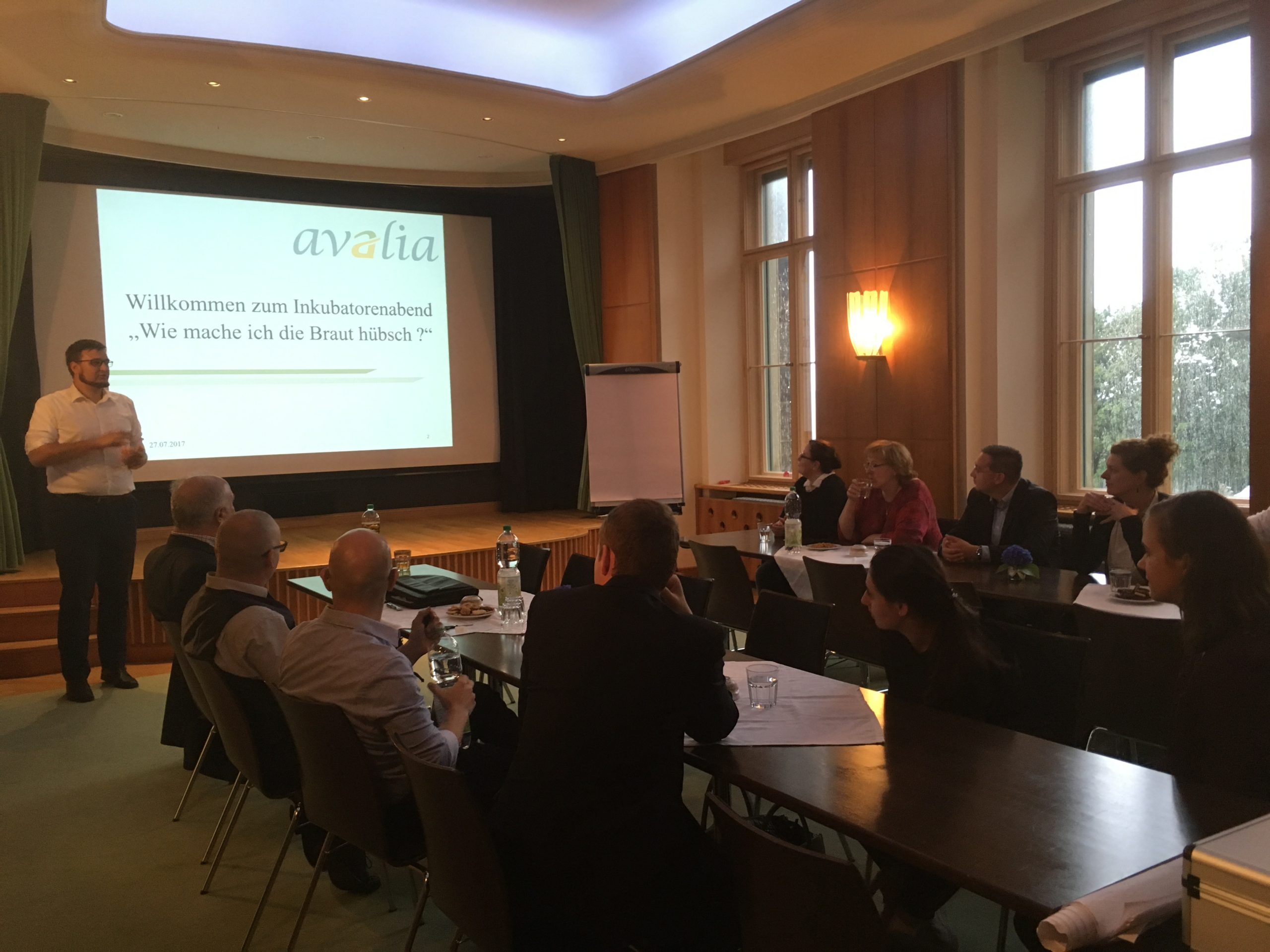 Unternehmerrunde am Inkubatorenabend zum Thema Unternehmensnachfolge im Lingnerschloß